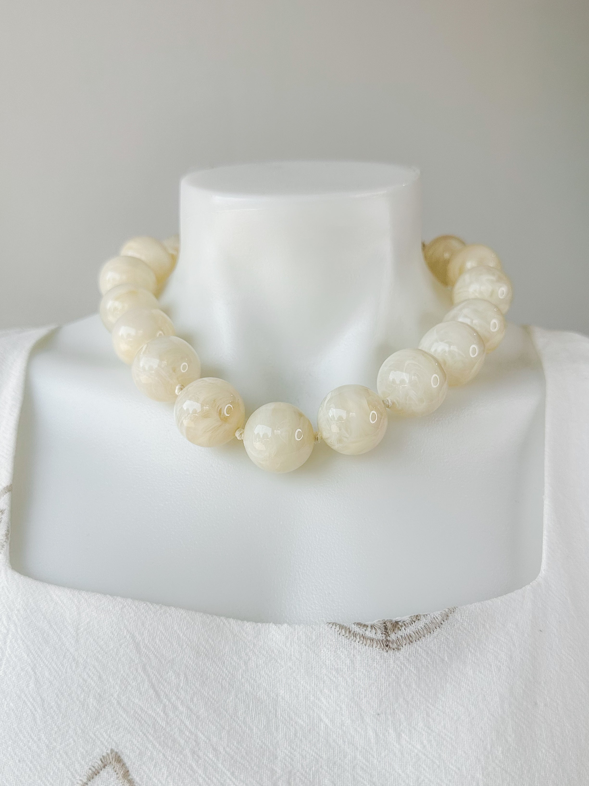 25mm Marble Ball Necklace Ivory