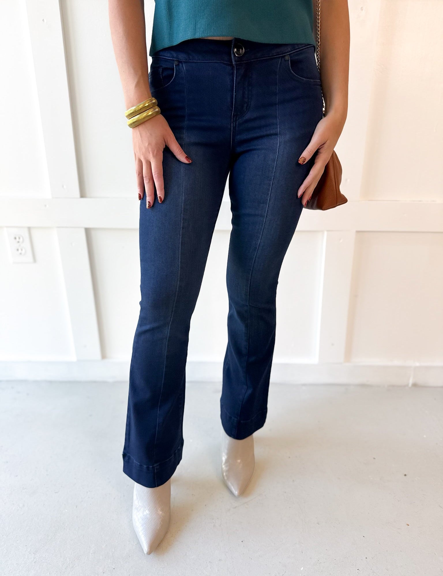 28" Slim Boot Wide Hem Seam Jean