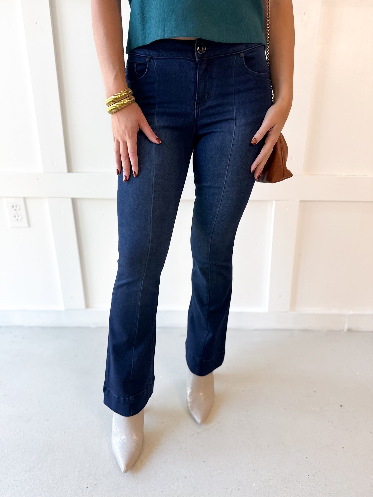 28" Slim Boot Wide Hem Seam Jean