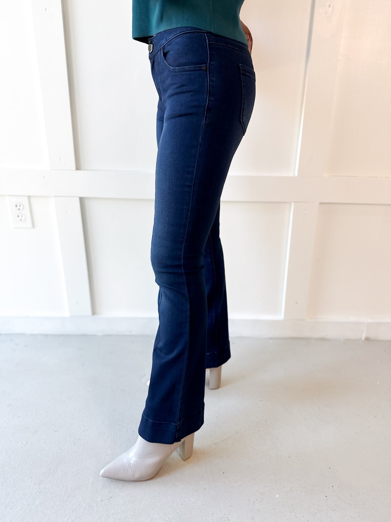 28" Slim Boot Wide Hem Seam Jean