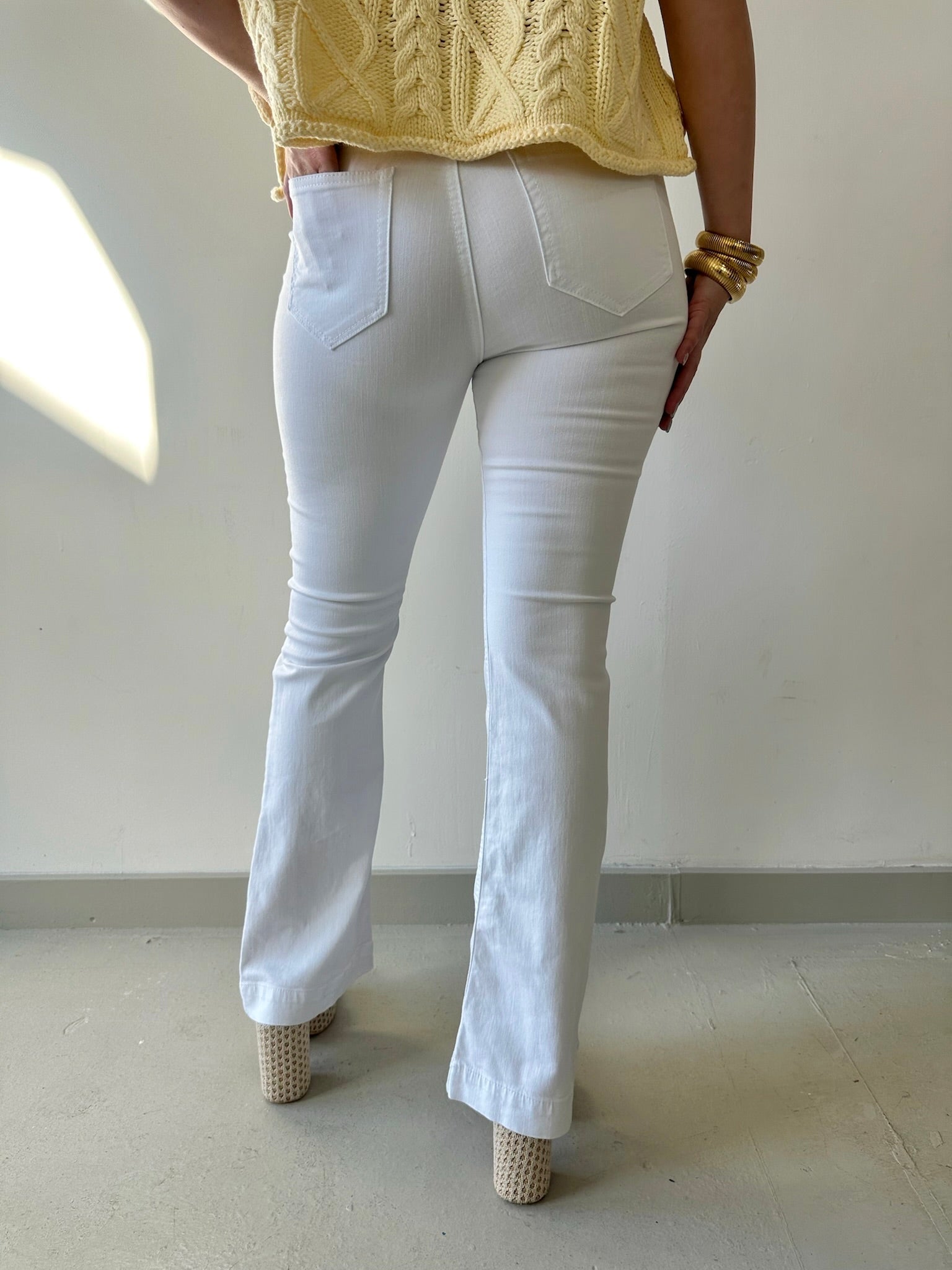 30' inseam Mid Rise Flare Jegging - White