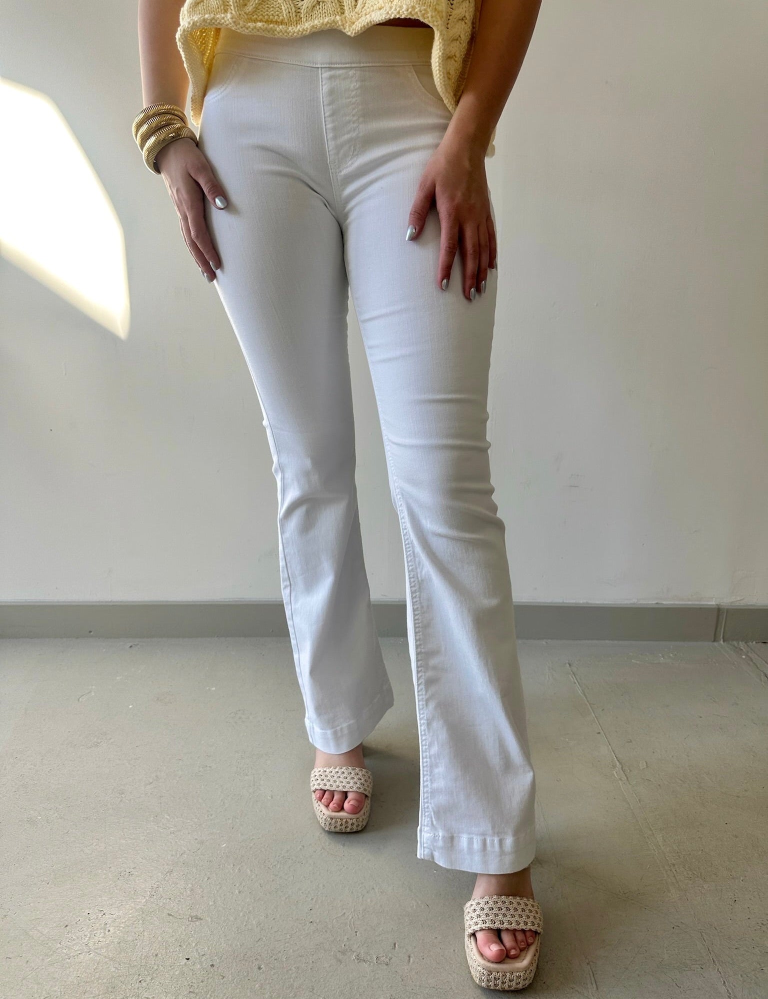 30' inseam Mid Rise Flare Jegging - White