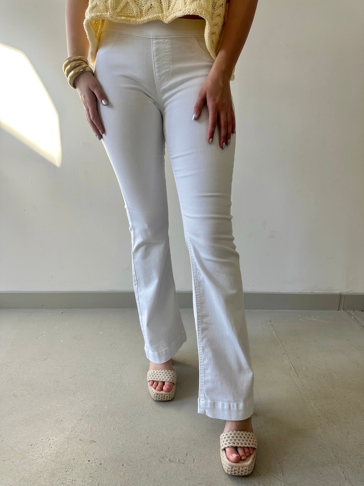 30' inseam Mid Rise Flare Jegging - White