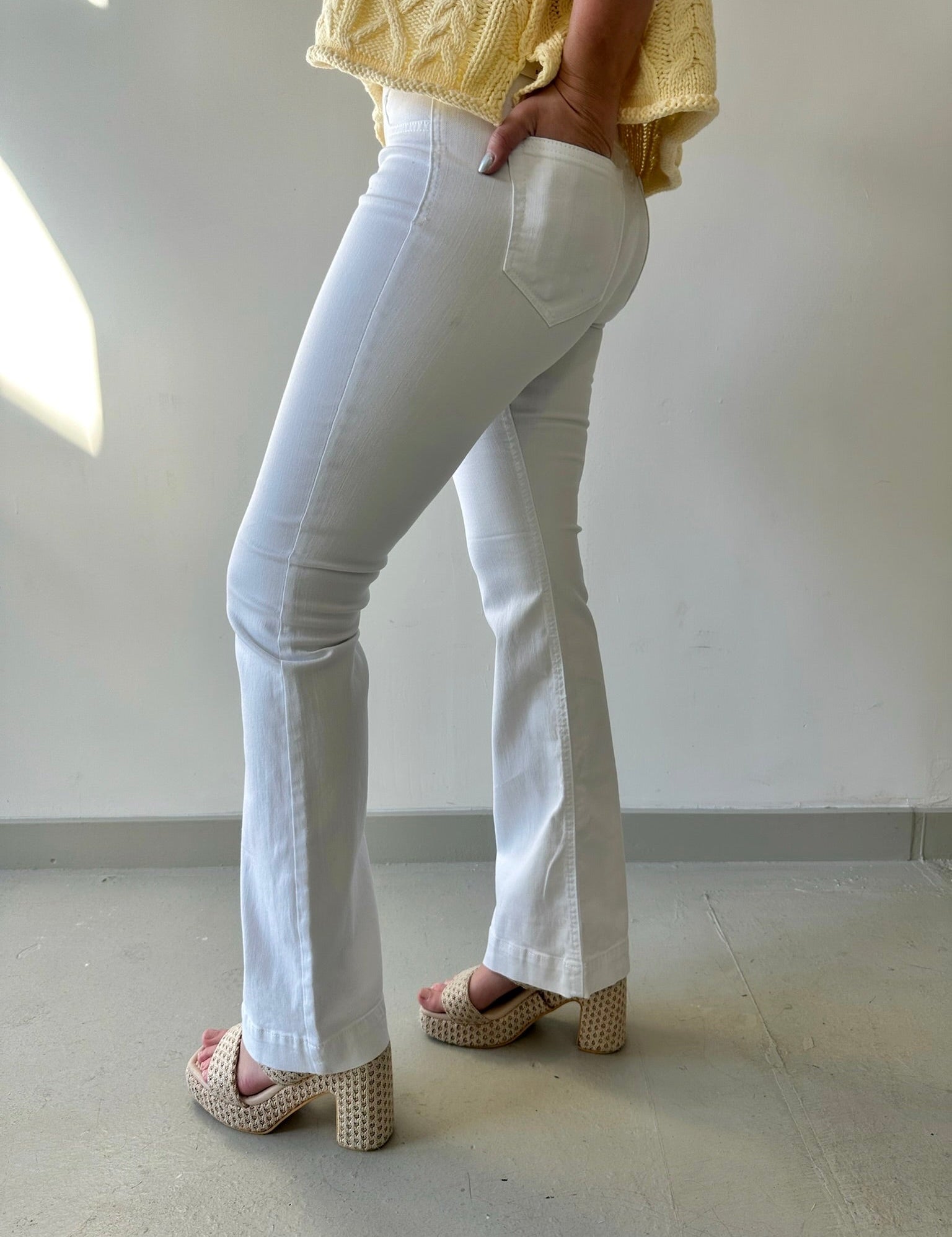 30' inseam Mid Rise Flare Jegging - White