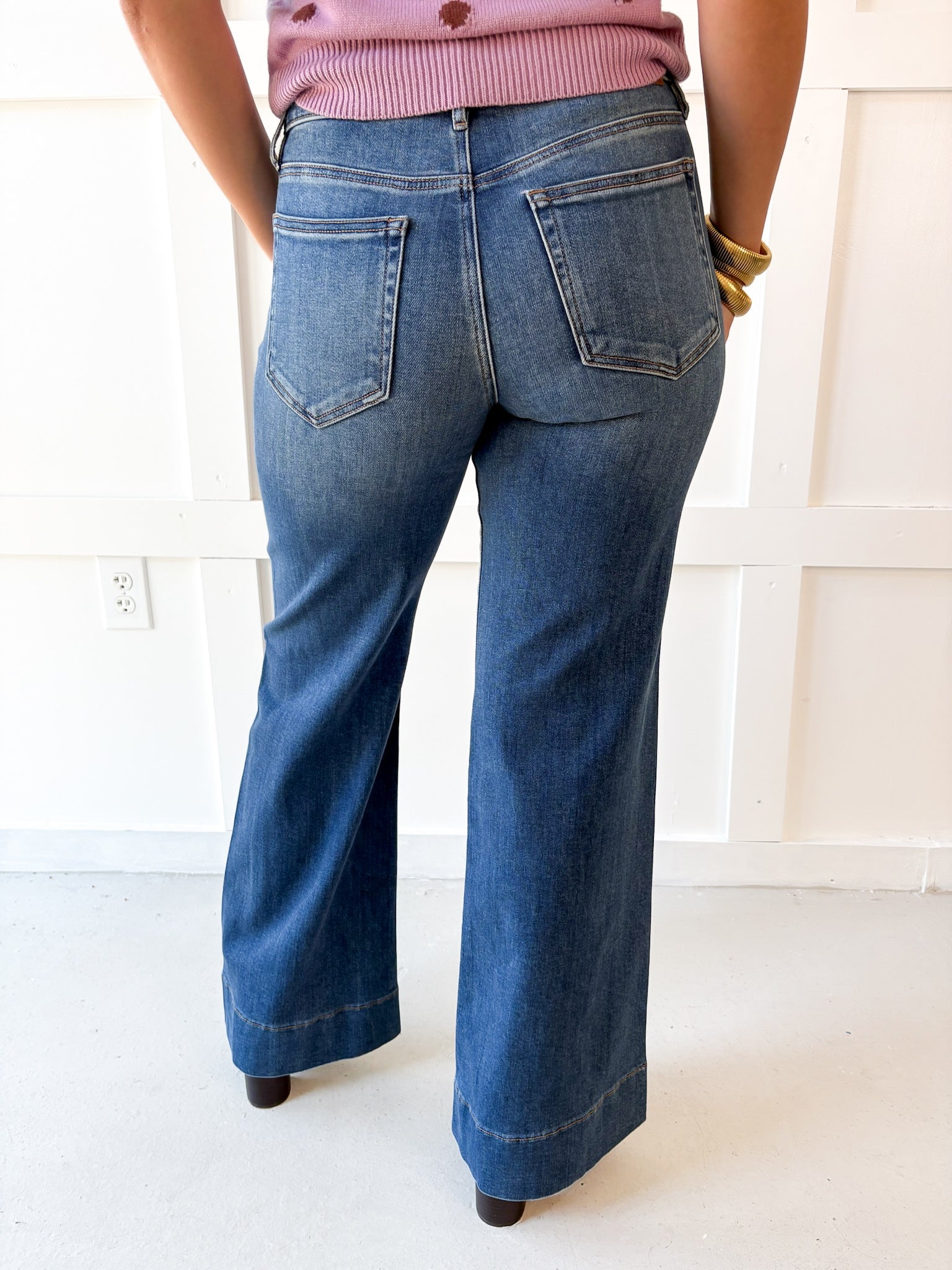 33'' Mid Rise Comfort Flare Pintuck Jean