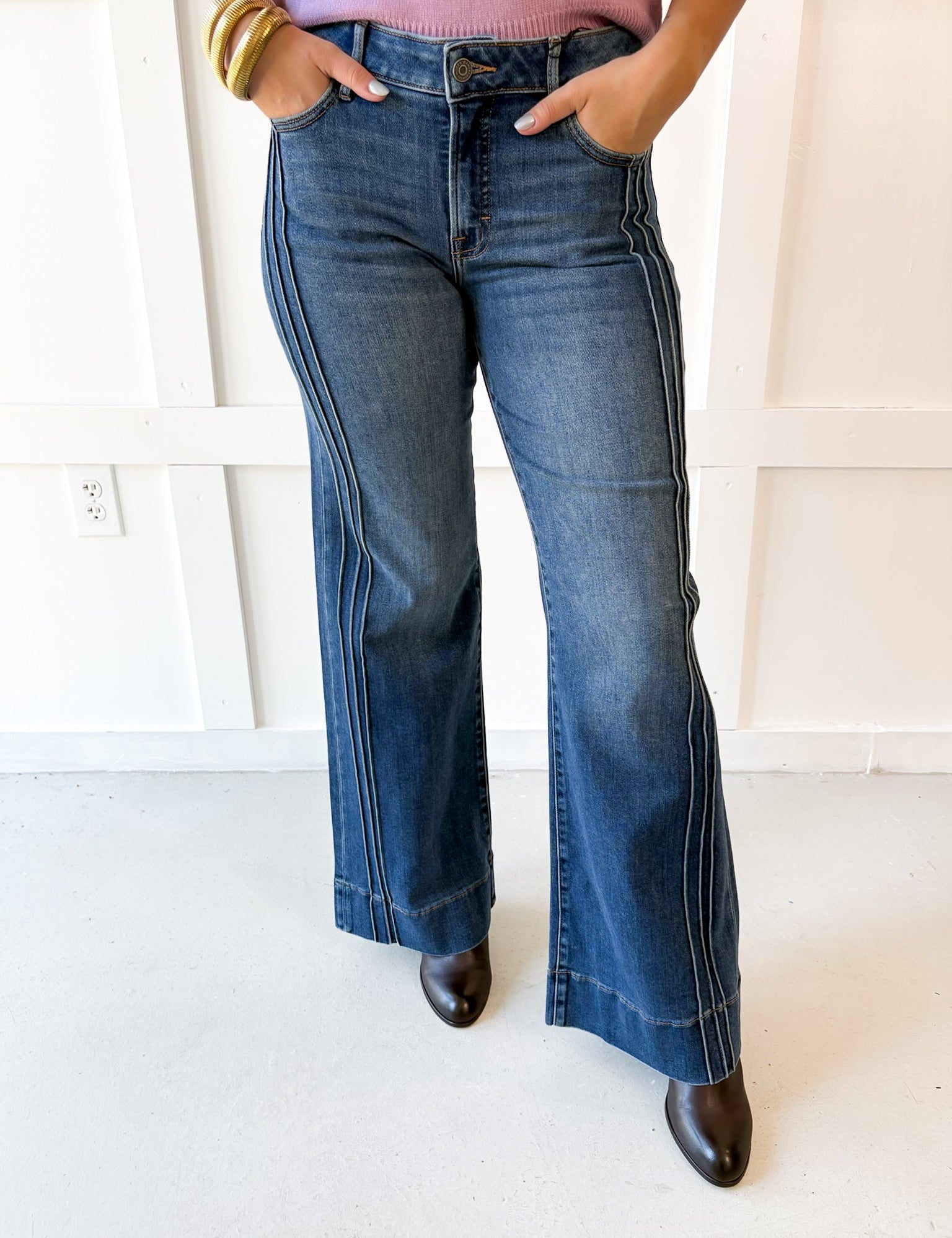33'' Mid Rise Comfort Flare Pintuck Jean