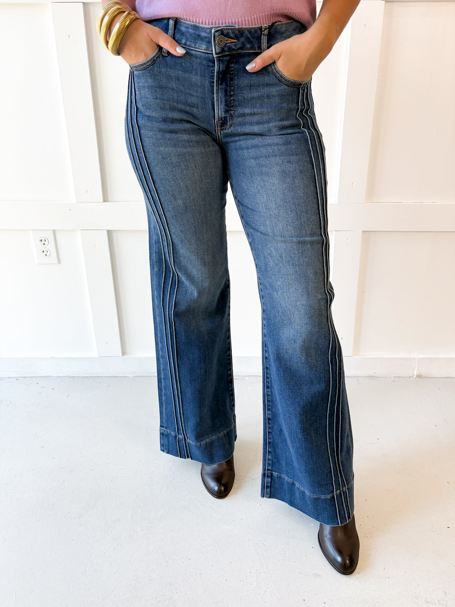 33'' Mid Rise Comfort Flare Pintuck Jean