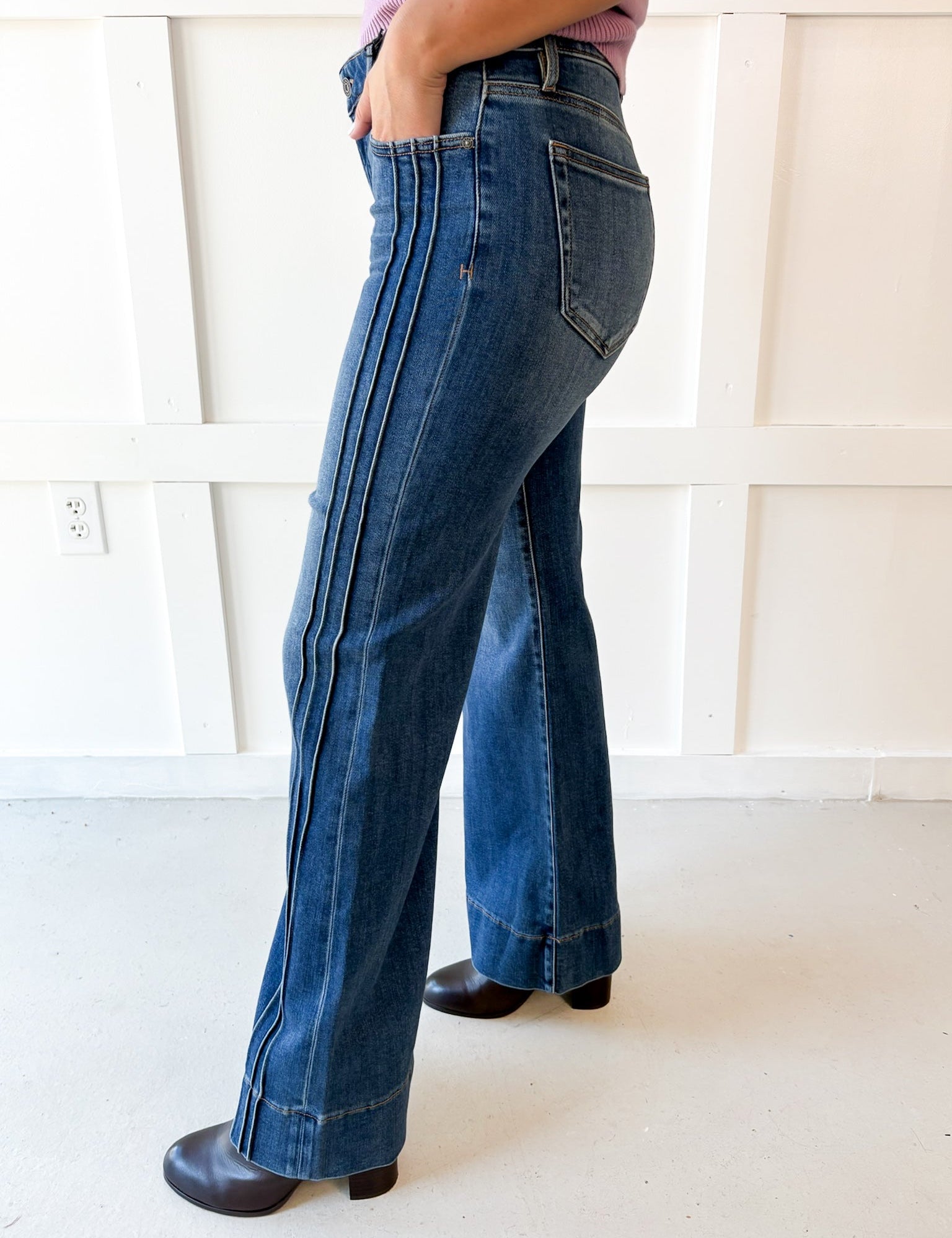 33'' Mid Rise Comfort Flare Pintuck Jean