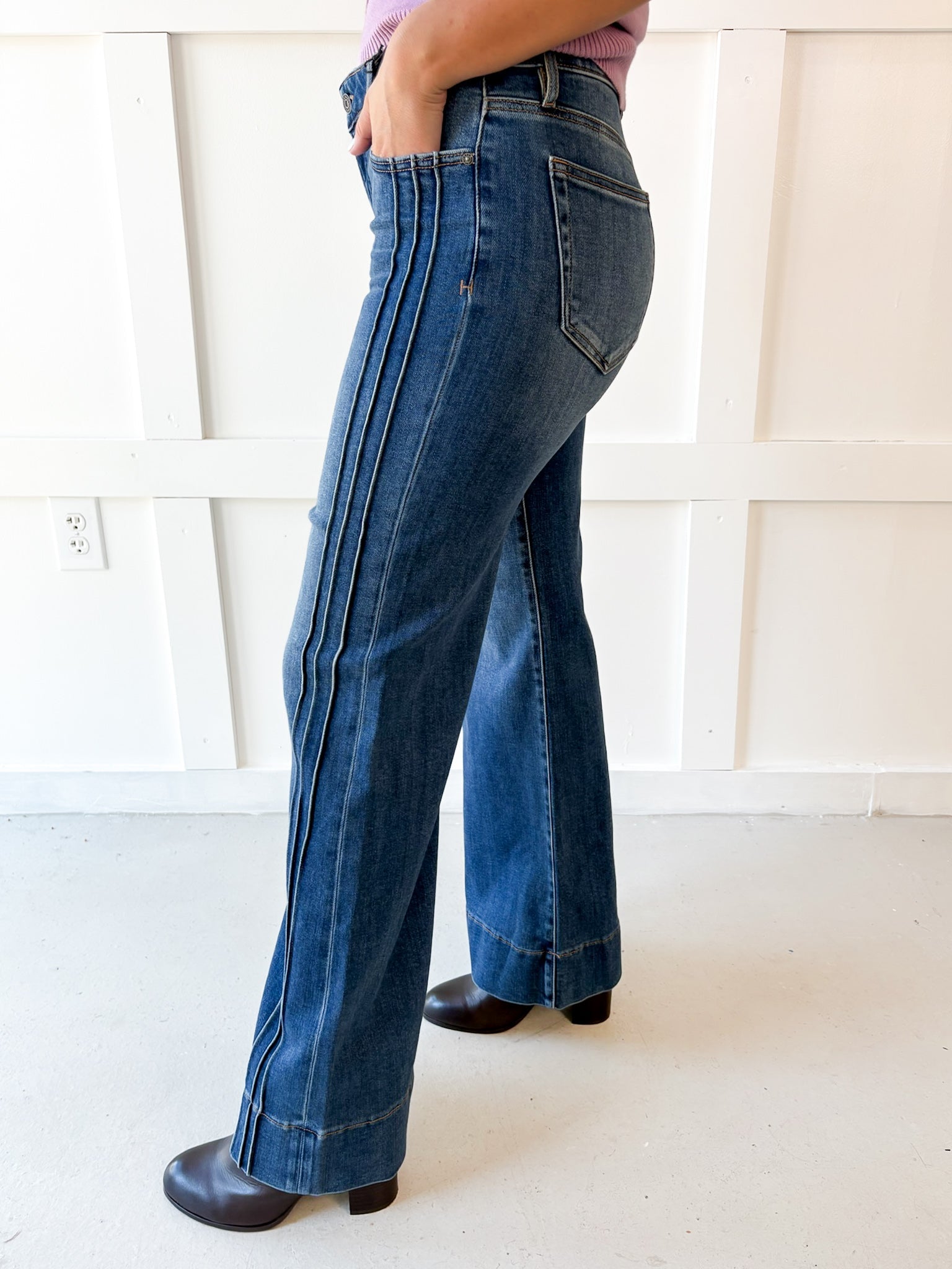 33'' Mid Rise Comfort Flare Pintuck Jean