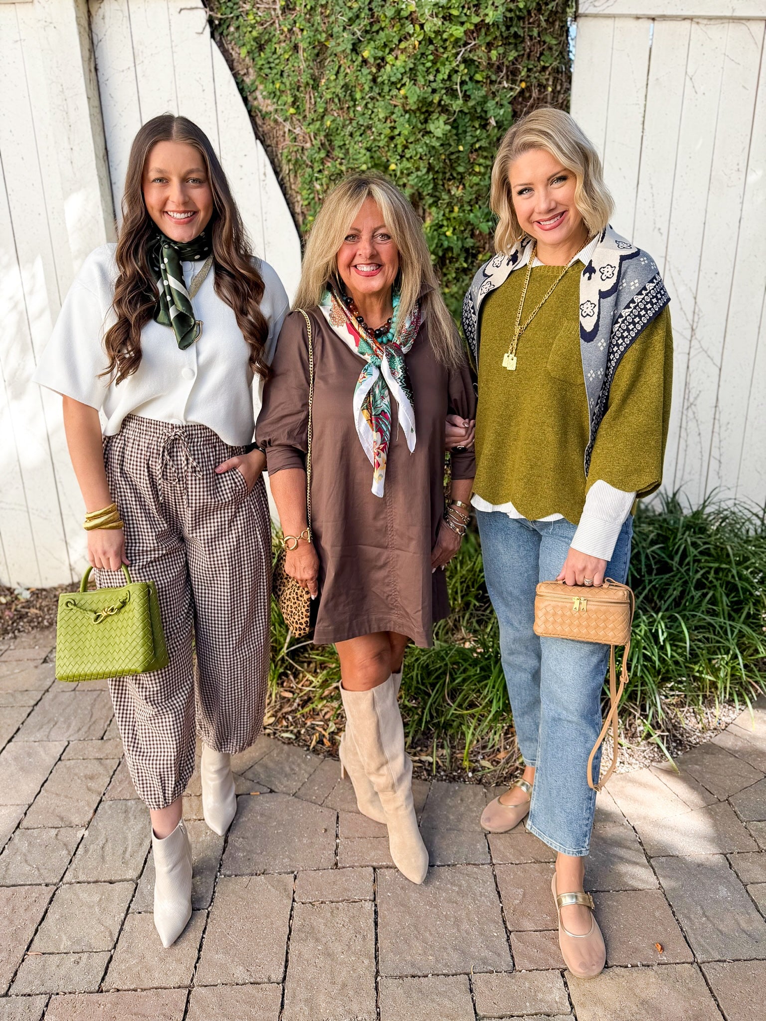 Edge Scallop Knit Sweater - Olive