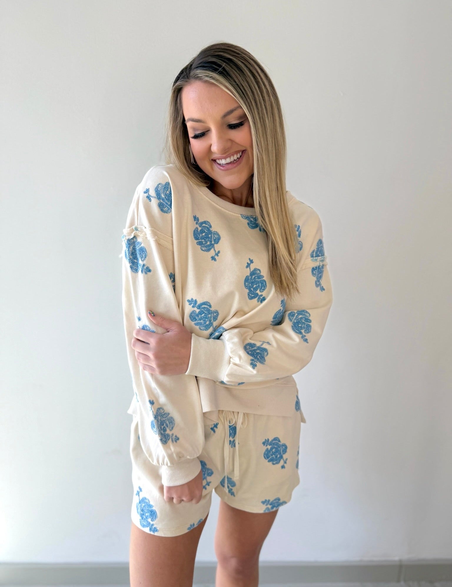 Emboidered Sweater & Short Set - White