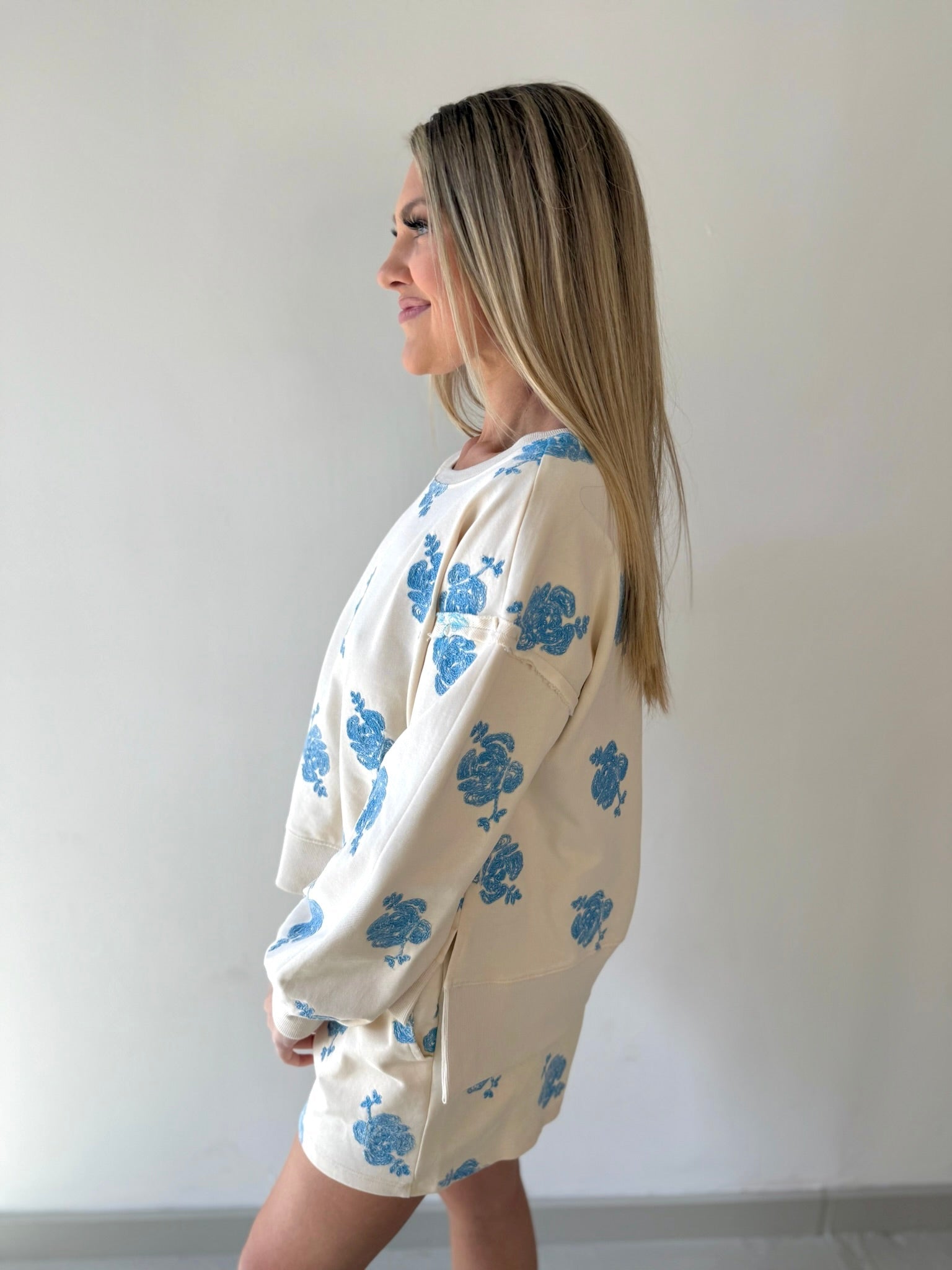 Emboidered Sweater & Short Set - White