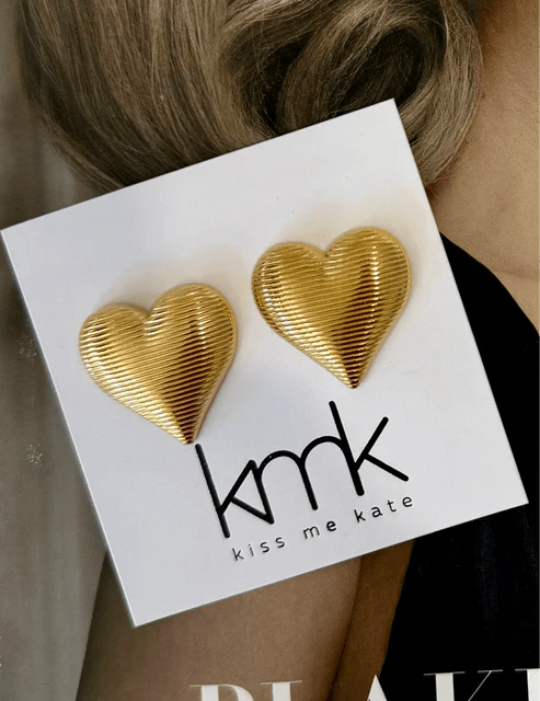 Gold Ribbed Heart Earring
