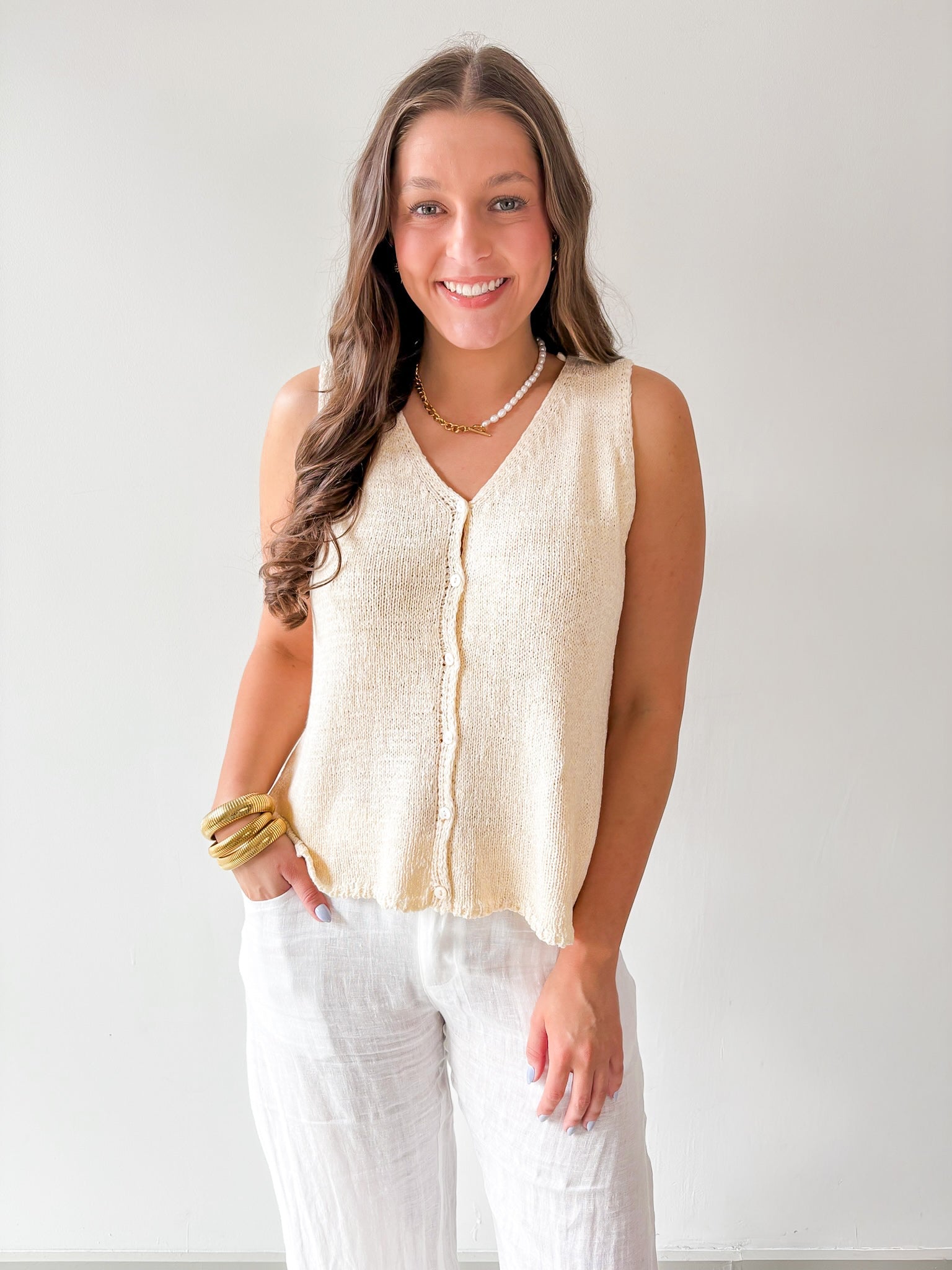 Lightweight Buttoned Knit Vest