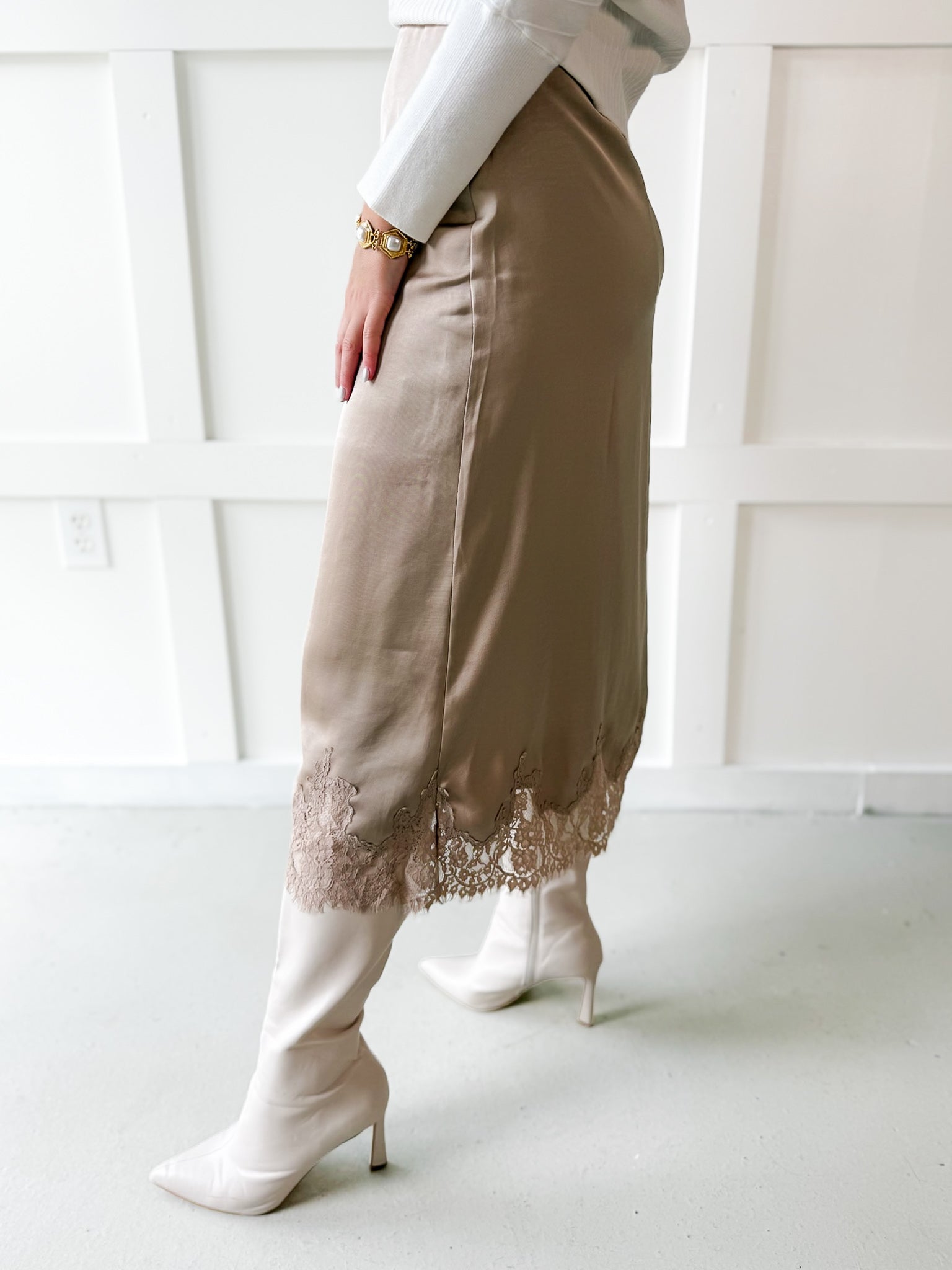 Midi Skirt With Lace Trim Hem - Taupe