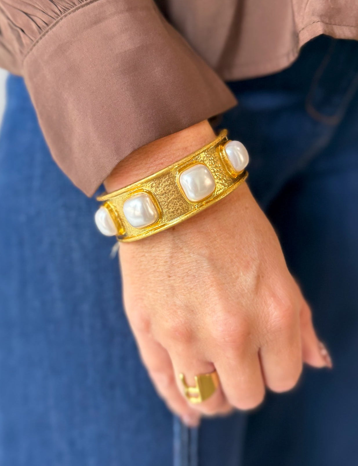 Pearl Station Bangle - Vintage Gold