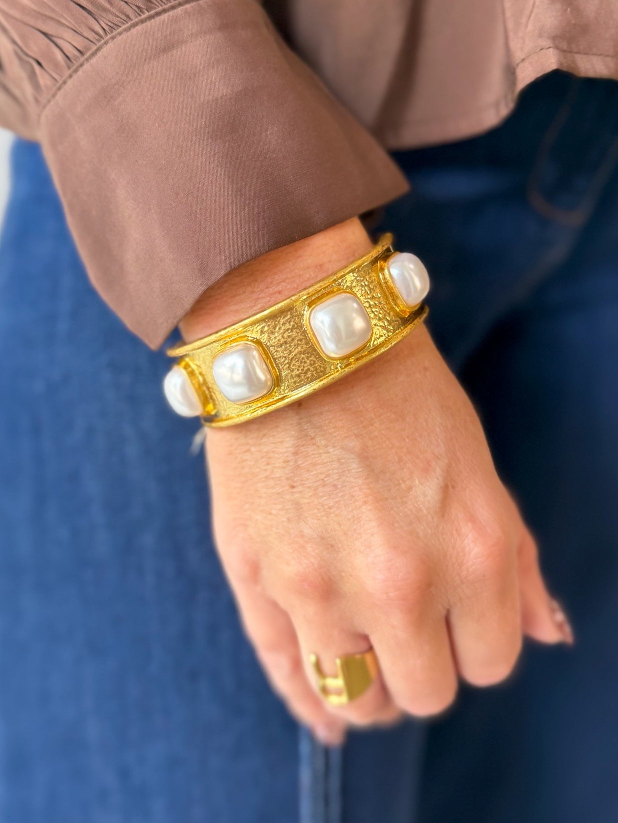 Pearl Station Bangle - Vintage Gold