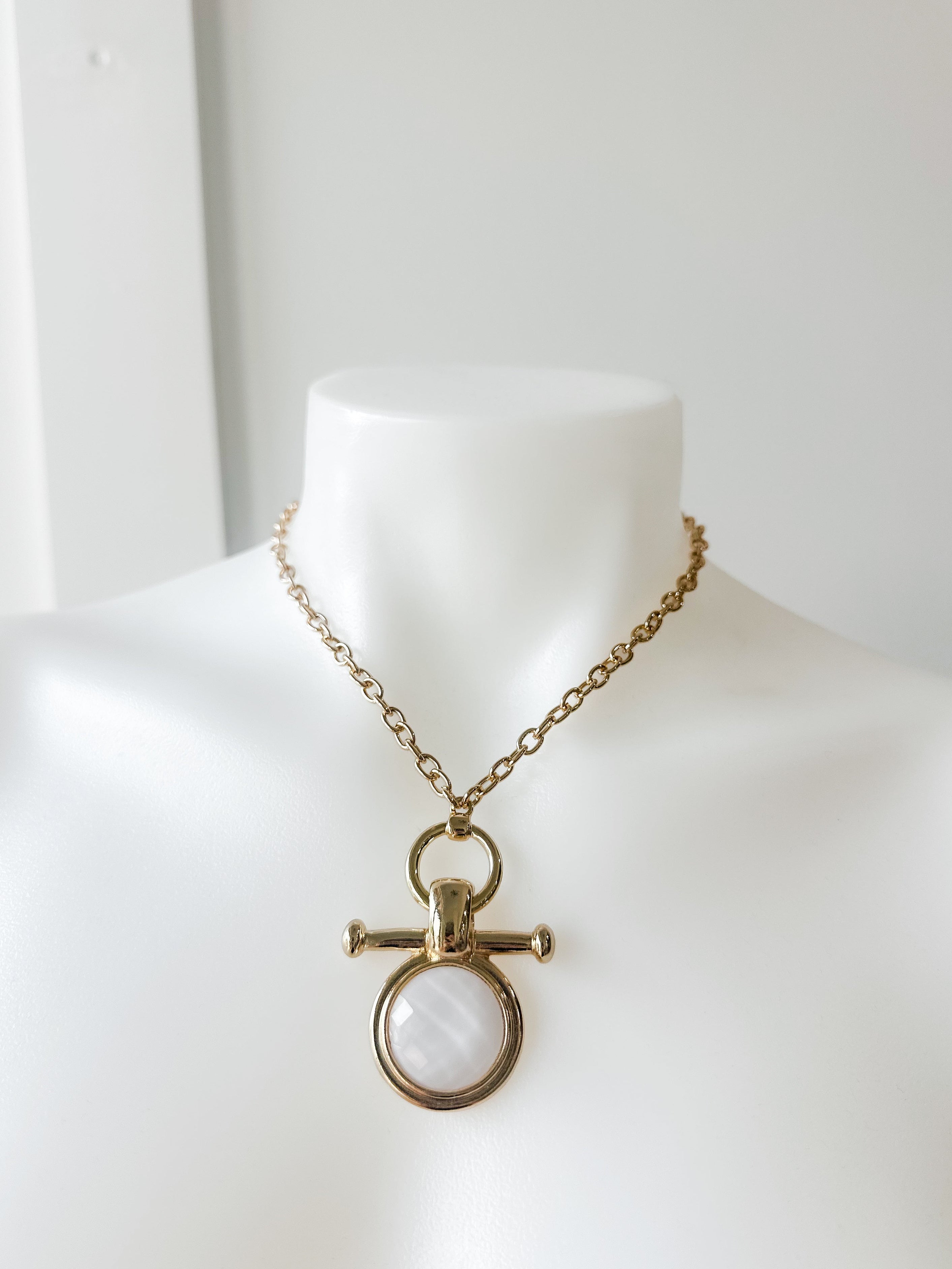 Round Stone w/Bar Necklace