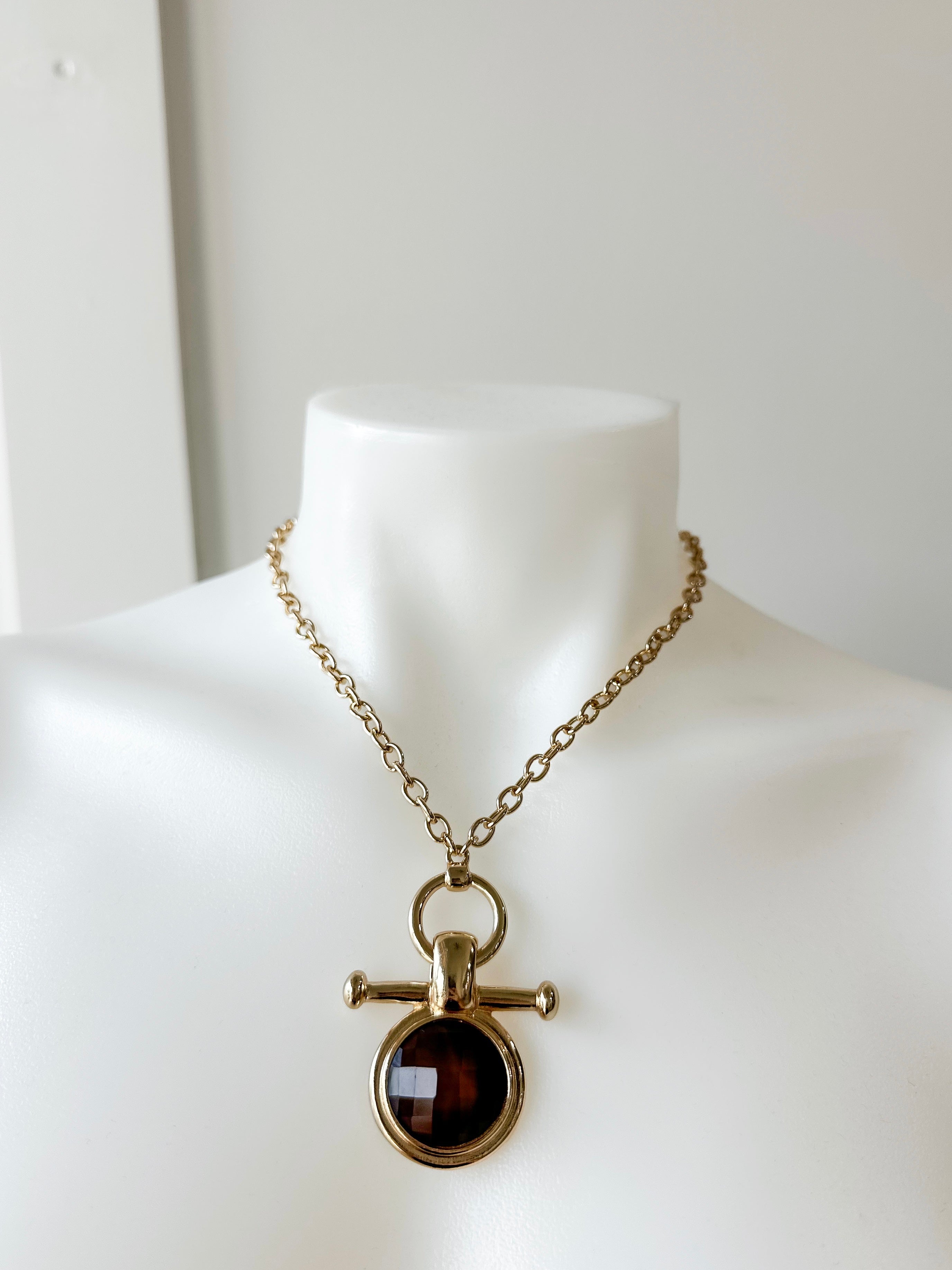 Round Stone w/Bar Necklace Brown