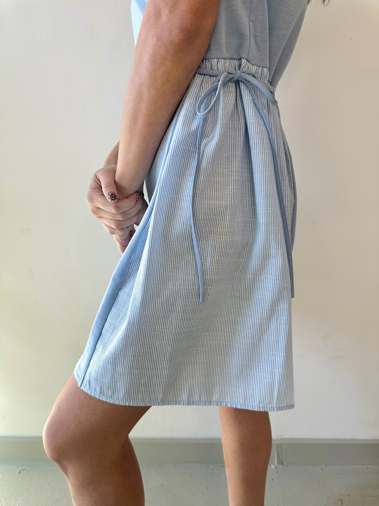 Short Sleeve Contrast Ruffle Dress