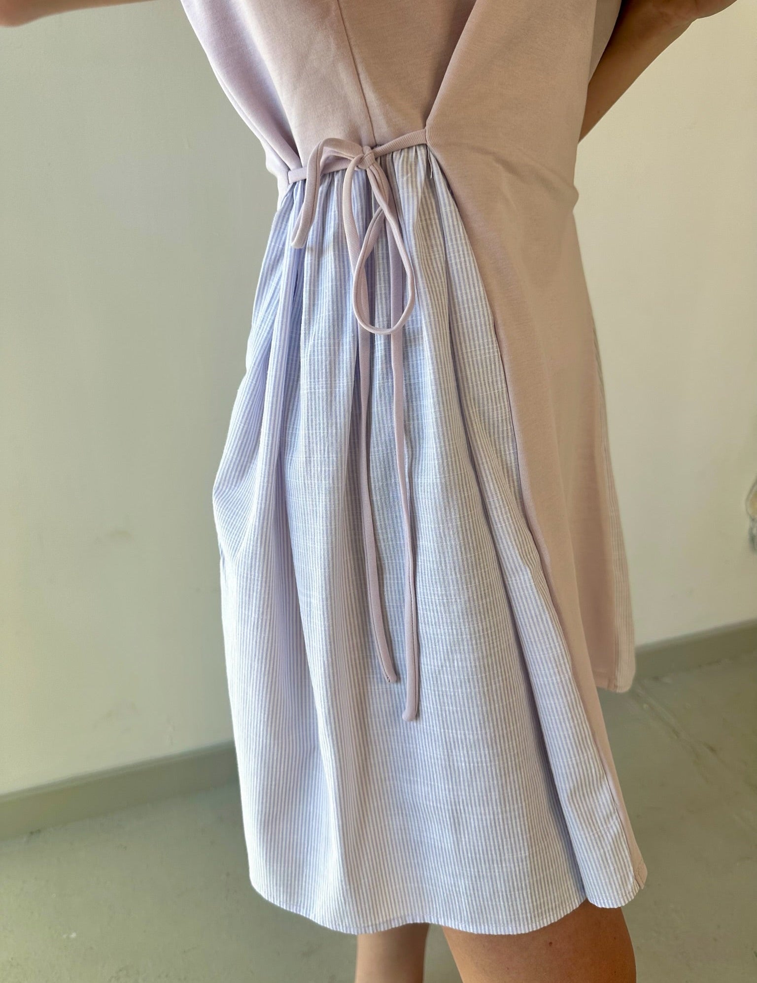 Short Sleeve Contrast Ruffle Dress