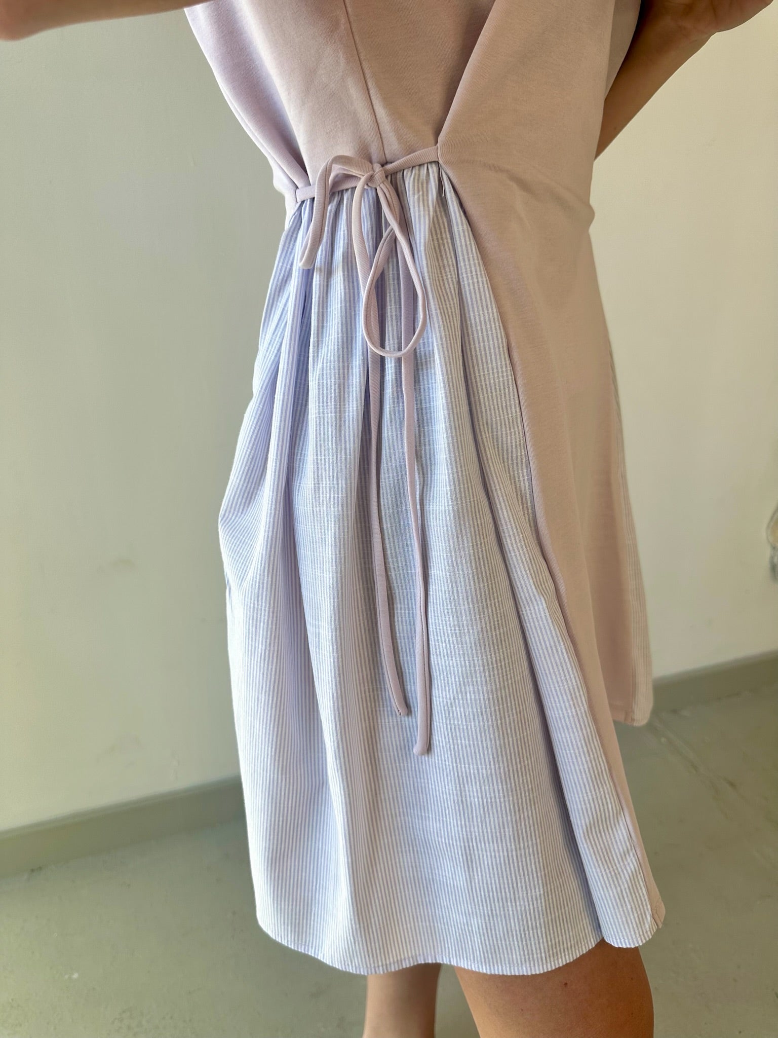 Short Sleeve Contrast Ruffle Dress