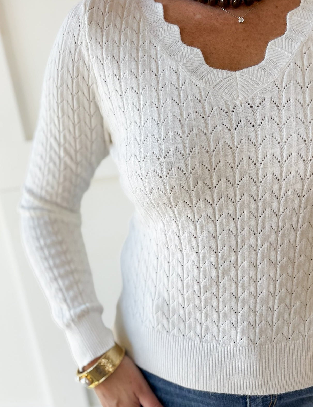 Soft Fine Scallop Edge Sweater- White