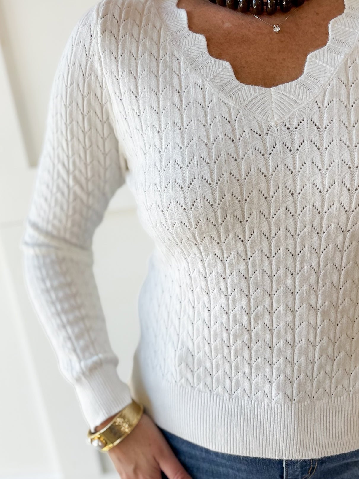 Soft Fine Scallop Edge Sweater- White