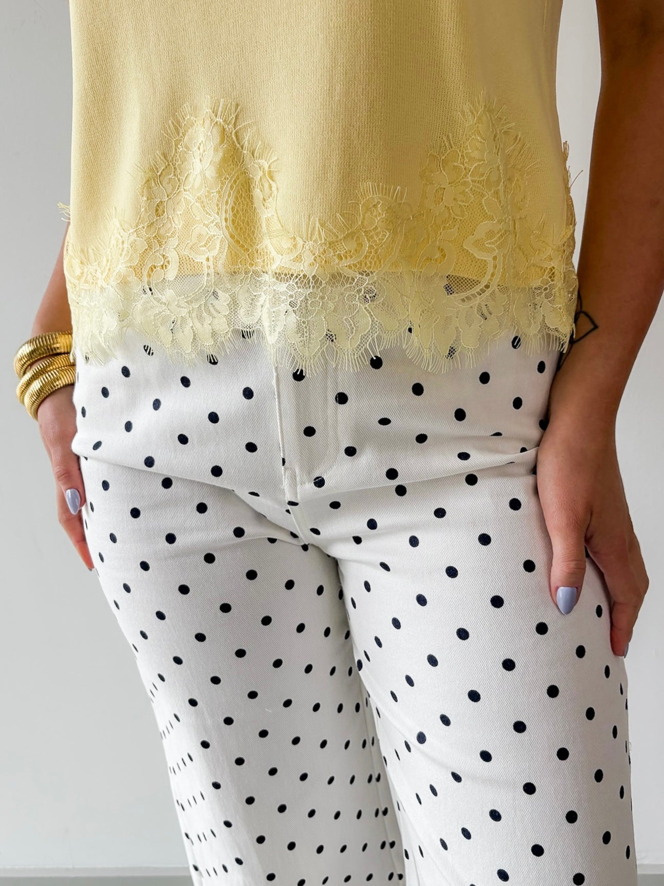 Solid Cap Sleeve Knit top with Lace Trim Hem