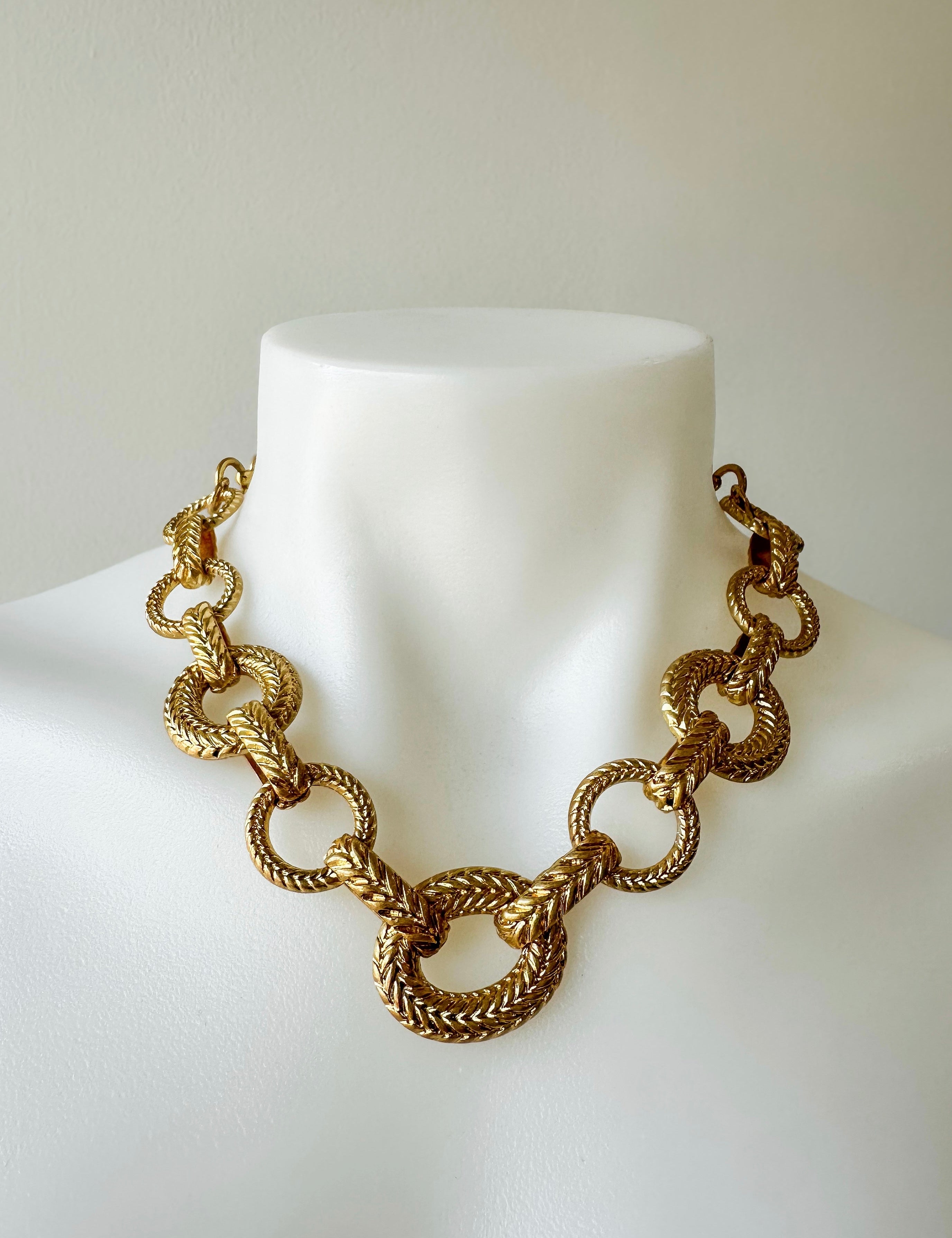 Textured Oval Chain Necklace