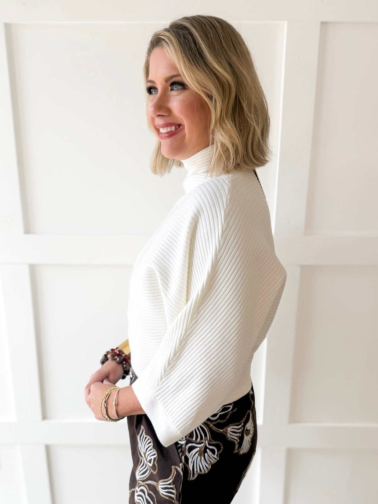 Textured Ribbed Knit Sweater - Cream