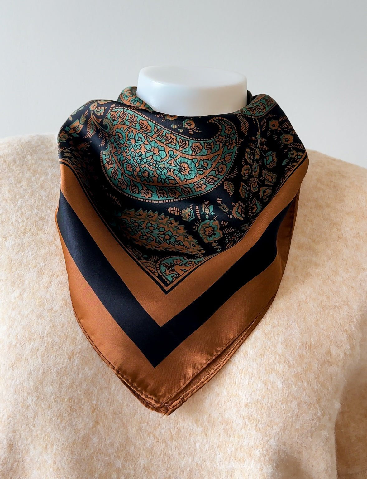 Triangular Scarf - Black